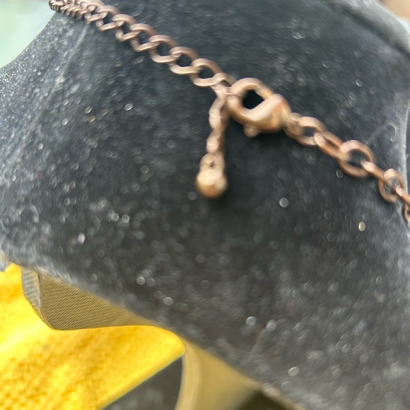 NWOT Beautiful Copper Color Heart Necklace 10” Length. - Picture 3 of 3